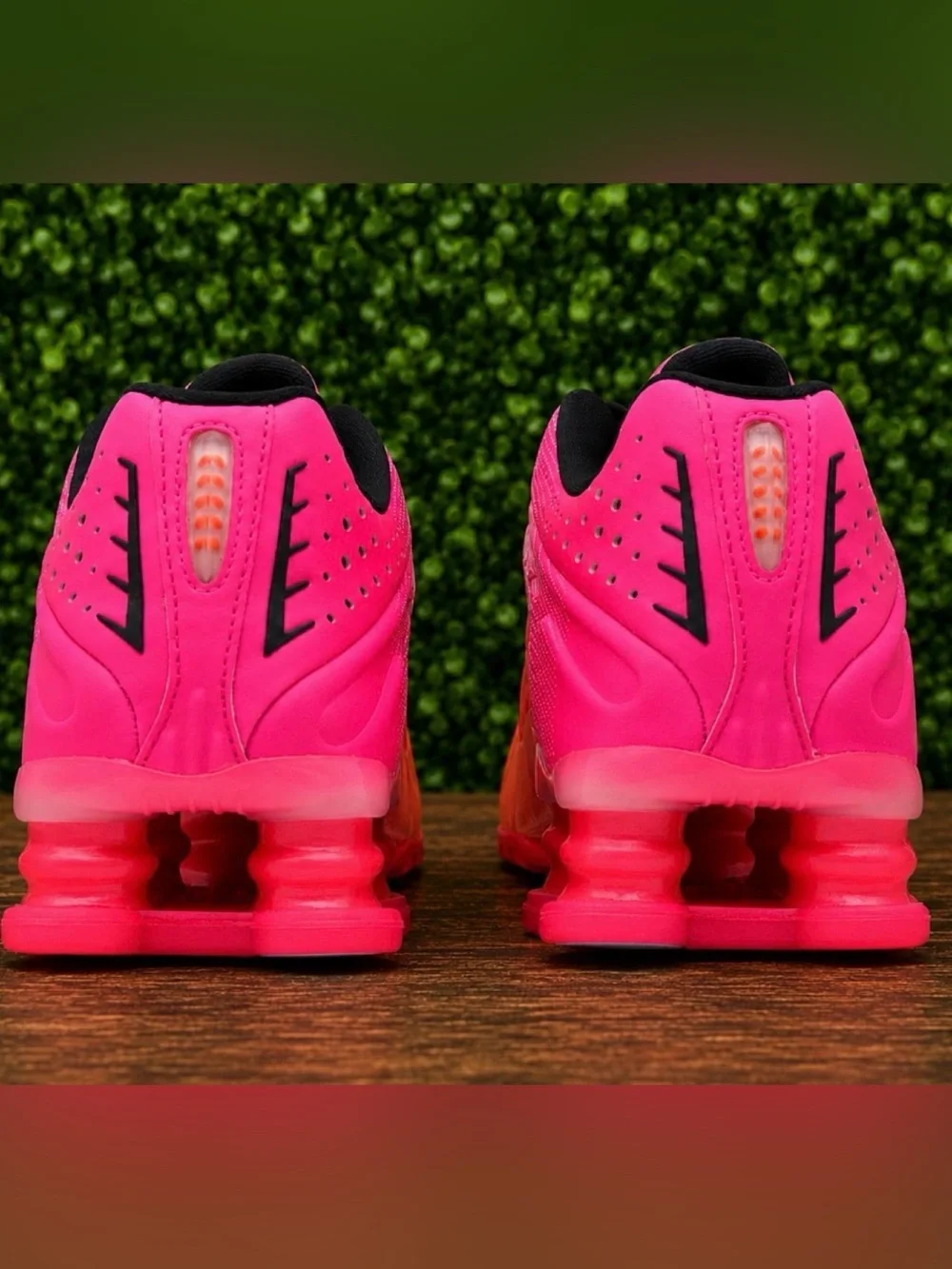 NEW IH2343-600 Nike Shox R4 Hyper Pink Atomic Pink Box Has No Lid